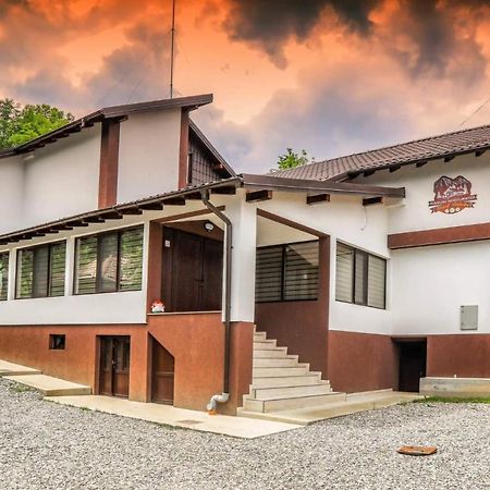Hatasul Bunicului Арефу Экстерьер фото